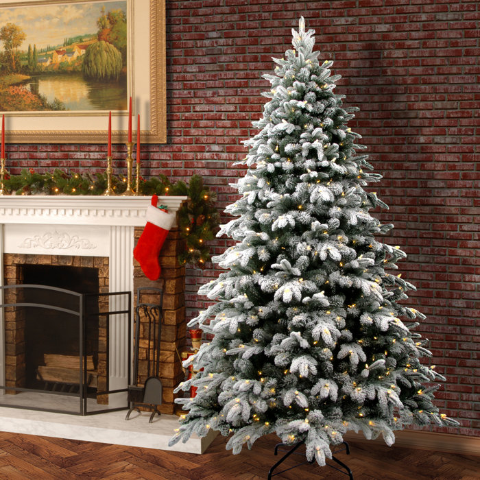 Snowy Avalanche 7.5 Green Spruce Artificial Christmas Tree with 600